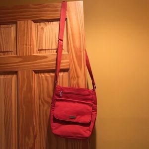 Baggalini crossbody nylon bag! 💃🏻👜